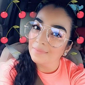 Meet your Posher, Alejandra